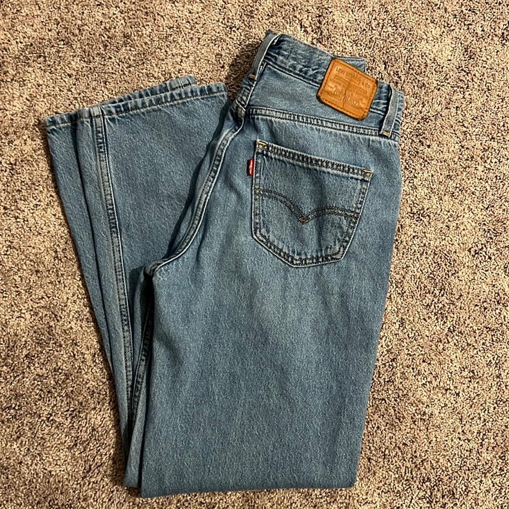 Womens Levi loose straight fit